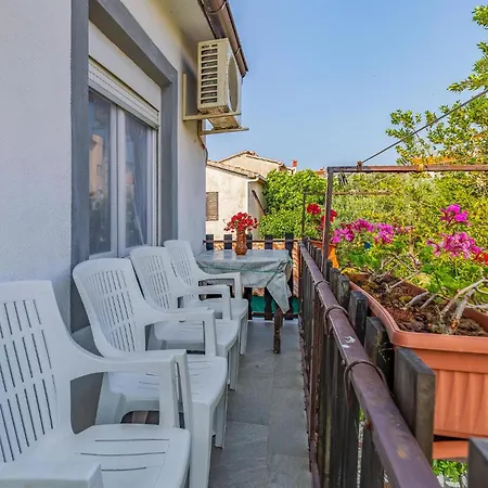 Apartman Two Bedroom Cozy In Ližnjan