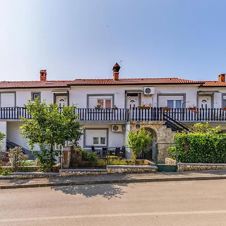 Two Bedroom Cozy In Ližnjan