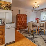 アパート Two Bedroom Cozy In