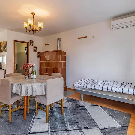 Two Bedroom Cozy In * Liznjan