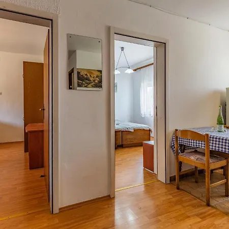 Two Bedroom Cozy In Ližnjan