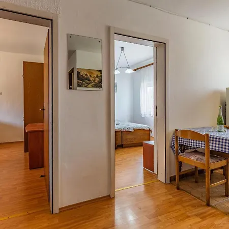 Two Bedroom Cozy In Liznjan