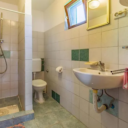 Διαμέρισμα Two Bedroom Cozy In
